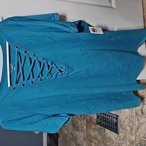Torrid size 3 (22/24) shirt